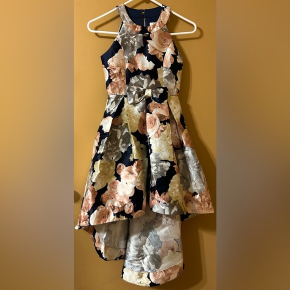 Flowered hi-low dress - Picture 1 of 8